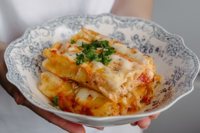 Cannelloni cu tocătură și cașcaval – delicioși și ușor de făcut